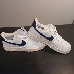 Brand New -Womens Nike Air Force 1 07 White with Navy  Size 7 FZ6768